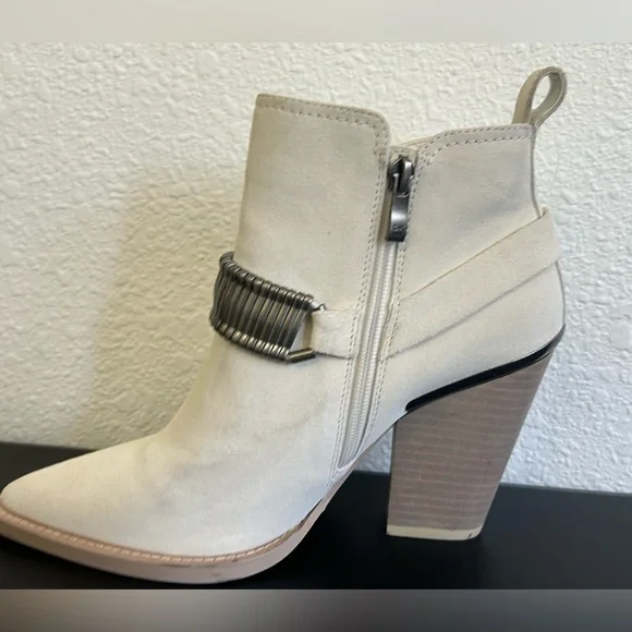 DKNY 8.5M Off White Tizz Embellished Pointed Toe Ankle Booties WESTERN SUEDE - Picture 6 of 15